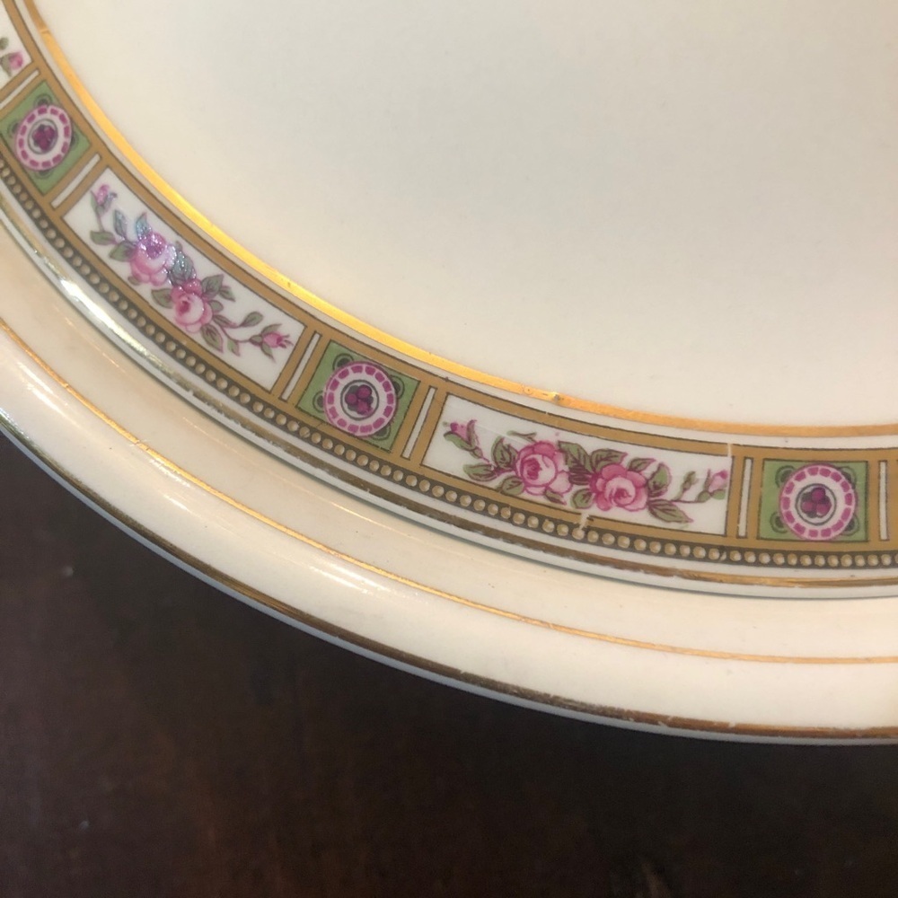 Antique Serving Dish with Lid. Like New. Johnson Brothers. - Picture 4 of 10